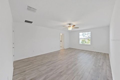 Casa en venta en Zephyrhills, Florida, 6 dormitorios, 287.25 m2 № 2334299 - foto 21