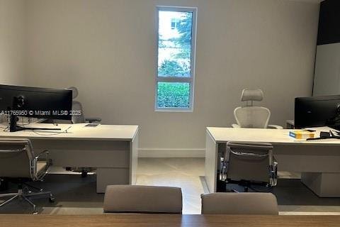 Commercial property in Miami, Florida № 1867457 - photo 11