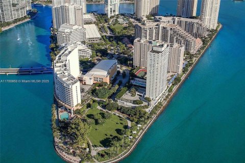 Commercial property in Miami, Florida № 1867457 - photo 2