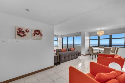 Condominio en venta en Miami Beach, Florida, 2 dormitorios, 93.37 m2 № 2091129 - foto 9