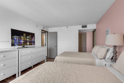 Condominio en venta en Miami Beach, Florida, 2 dormitorios, 93.37 m2 № 2091129 - foto 18