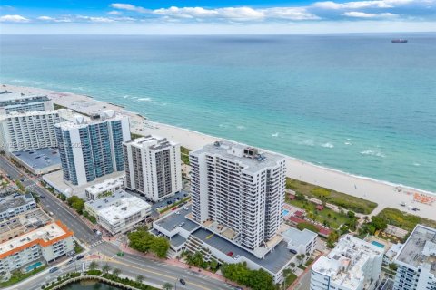 Condominio en venta en Miami Beach, Florida, 2 dormitorios, 93.37 m2 № 2091129 - foto 3