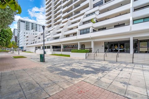 Condominio en venta en Miami Beach, Florida, 2 dormitorios, 93.37 m2 № 2091129 - foto 29
