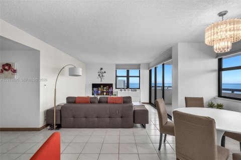 Condominio en venta en Miami Beach, Florida, 2 dormitorios, 93.37 m2 № 2091129 - foto 7