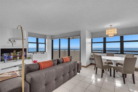 Condominio en venta en Miami Beach, Florida, 2 dormitorios, 93.37 m2 № 2091129 - foto 6