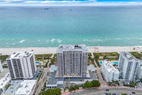 Condominio en venta en Miami Beach, Florida, 2 dormitorios, 93.37 m2 № 2091129 - foto 2