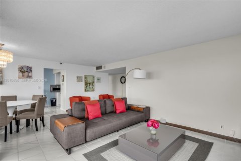 Condominio en venta en Miami Beach, Florida, 2 dormitorios, 93.37 m2 № 2091129 - foto 8