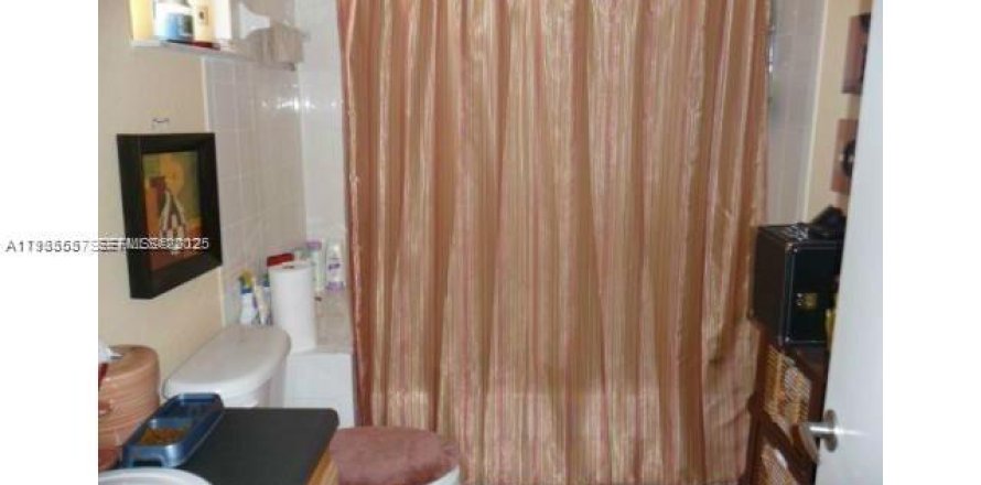 Adosado en North Miami Beach, Florida 3 dormitorios, 104.33 m2 № 2054220