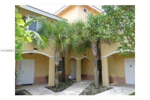 Adosado en alquiler en North Miami Beach, Florida, 3 dormitorios, 104.33 m2 № 2054220 - foto 3