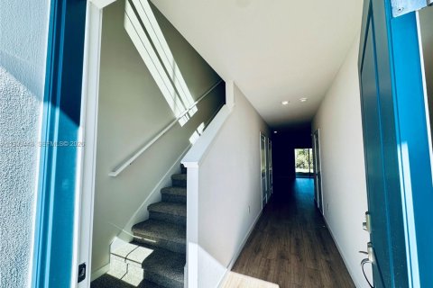 Touwnhouse à louer à Lehigh Acres, Floride: 3 chambres, 136.01 m2 № 1998366 - photo 2