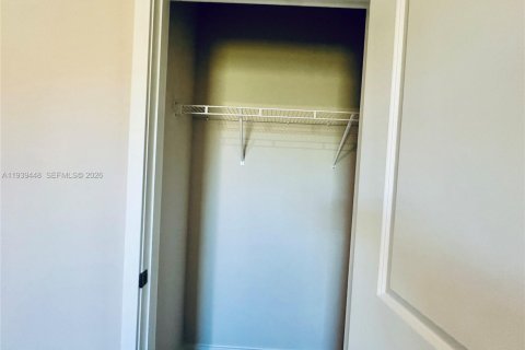 Touwnhouse à louer à Lehigh Acres, Floride: 3 chambres, 136.01 m2 № 1998366 - photo 21