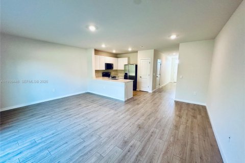 Touwnhouse à louer à Lehigh Acres, Floride: 3 chambres, 136.01 m2 № 1998366 - photo 8