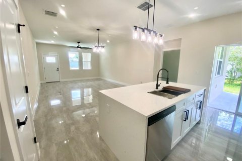 House in Sebring, Florida 3 bedrooms, 131.92 sq.m. № 1912250 - photo 11