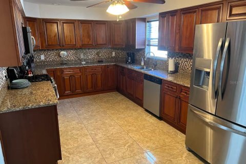 Villa ou maison à vendre à Seminole, Floride: 4 chambres, 176.51 m2 № 2421587 - photo 3