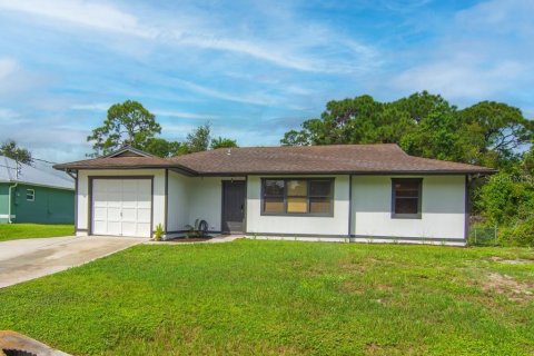 Casa en St. Lucie, Florida 3 dormitorios, 115.76 m2 № 2384276