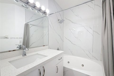 Снять в аренду таунхаус в Дорал, Флорида 3 спальни, 146.6м2, № 2044836 - фото 19