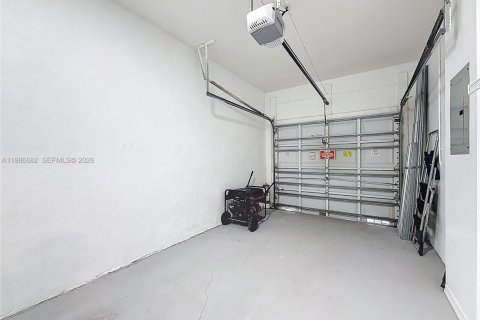 Снять в аренду таунхаус в Дорал, Флорида 3 спальни, 146.6м2, № 2044836 - фото 29