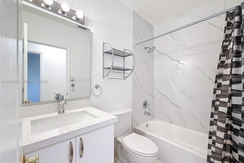 Снять в аренду таунхаус в Дорал, Флорида 3 спальни, 146.6м2, № 2044836 - фото 24