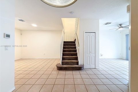 Снять в аренду таунхаус в Дорал, Флорида 3 спальни, 146.6м2, № 2044836 - фото 8