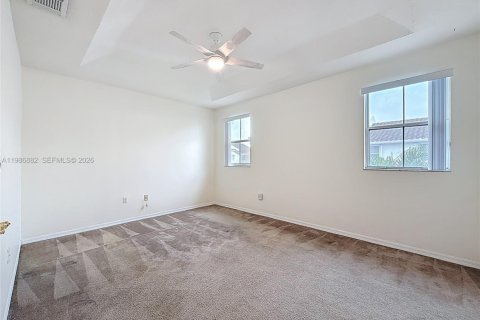 Снять в аренду таунхаус в Дорал, Флорида 3 спальни, 146.6м2, № 2044836 - фото 18