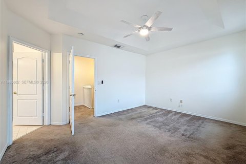 Снять в аренду таунхаус в Дорал, Флорида 3 спальни, 146.6м2, № 2044836 - фото 17