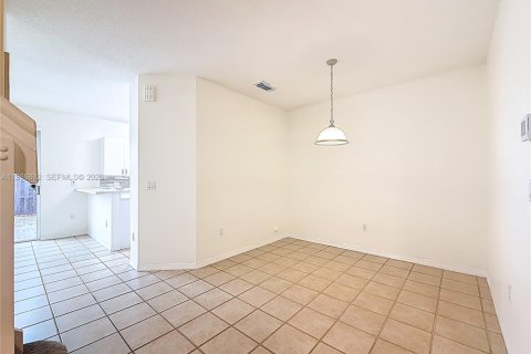 Снять в аренду таунхаус в Дорал, Флорида 3 спальни, 146.6м2, № 2044836 - фото 7