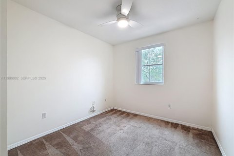 Снять в аренду таунхаус в Дорал, Флорида 3 спальни, 146.6м2, № 2044836 - фото 25