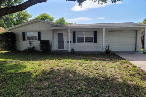 Casa en alquiler en New Port Richey, Florida, 2 dormitorios, 93.65 m2 № 1870350 - foto 1