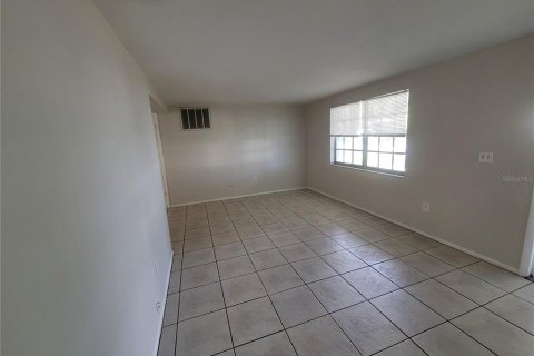 Casa en alquiler en New Port Richey, Florida, 2 dormitorios, 93.65 m2 № 1870350 - foto 16