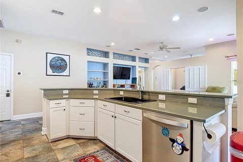 House in Hudson, Florida 3 bedrooms, 164.62 sq.m. № 1876415 - photo 15