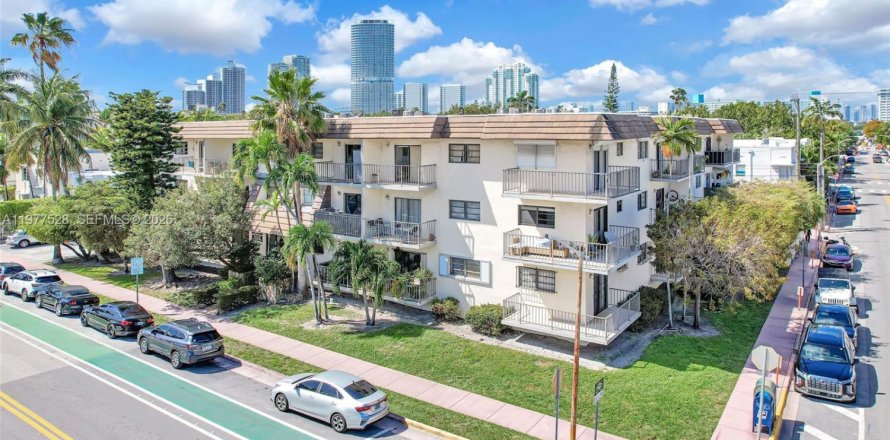 Кондоминиум с 1 спальней в Майами-Бич, Флорида № 2043479