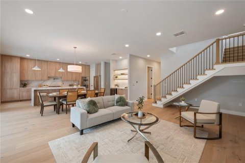 Casa en venta en Orlando, Florida, 5 dormitorios, 322.37 m2 № 1870175 - foto 5