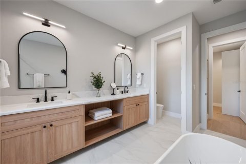 Casa en venta en Orlando, Florida, 5 dormitorios, 322.37 m2 № 1870175 - foto 23