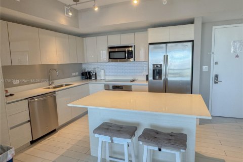 Copropriété à louer à Hallandale Beach, Floride: 2 chambres, 95.69 m2 № 2018786 - photo 13