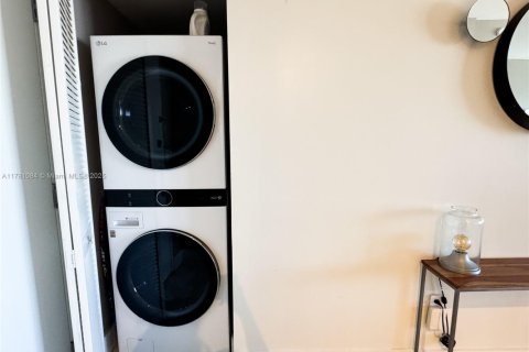 Copropriété à louer à Hallandale Beach, Floride: 2 chambres, 95.69 m2 № 2018786 - photo 14