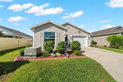 House in The Villages, Florida 2 bedrooms, 116.78 sq.m. № 2226417 - photo 16