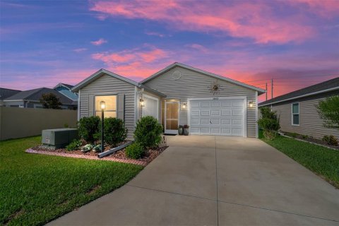 House in The Villages, Florida 2 bedrooms, 116.78 sq.m. № 2226417 - photo 5