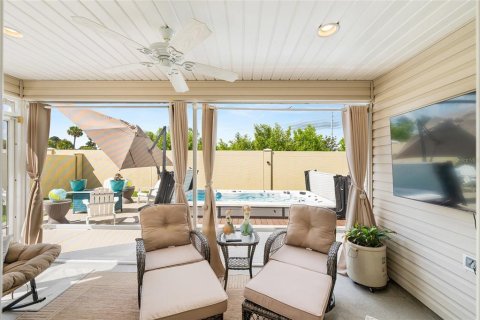 House in The Villages, Florida 2 bedrooms, 116.78 sq.m. № 2226417 - photo 10
