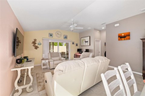 House in The Villages, Florida 2 bedrooms, 116.78 sq.m. № 2226417 - photo 30