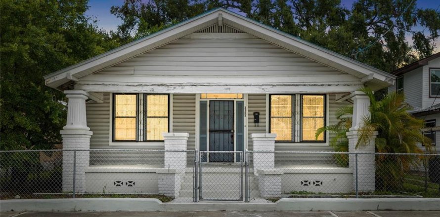 House in Tampa, Florida 3 bedrooms, 117.06 sq.m. № 1813543