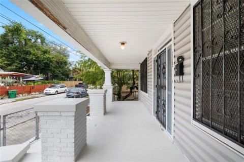 House in Tampa, Florida 3 bedrooms, 117.06 sq.m. № 1813543 - photo 4