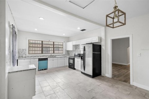 House in Tampa, Florida 3 bedrooms, 117.06 sq.m. № 1813543 - photo 6