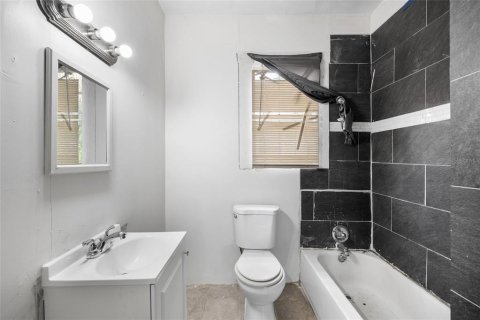 House in Tampa, Florida 3 bedrooms, 117.06 sq.m. № 1813543 - photo 17