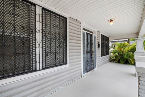 House in Tampa, Florida 3 bedrooms, 117.06 sq.m. № 1813543 - photo 3