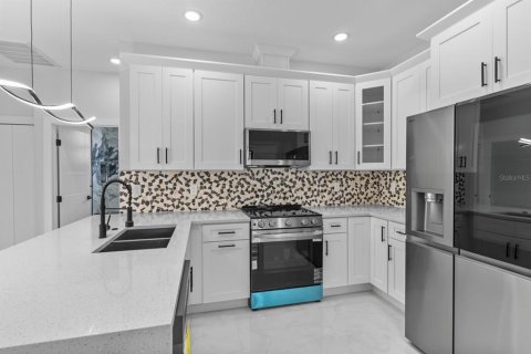 House in Tampa, Florida 3 bedrooms, 150.32 sq.m. № 2102533 - photo 7