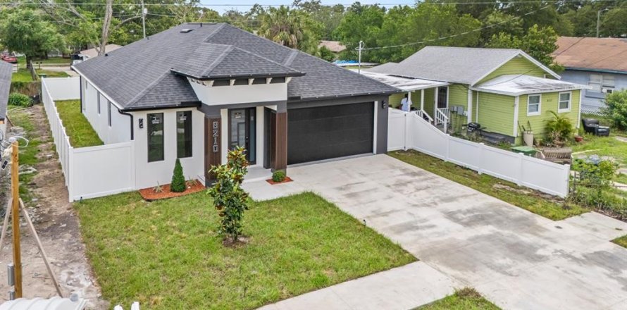 House in Tampa, Florida 3 bedrooms, 150.32 sq.m. № 2102533