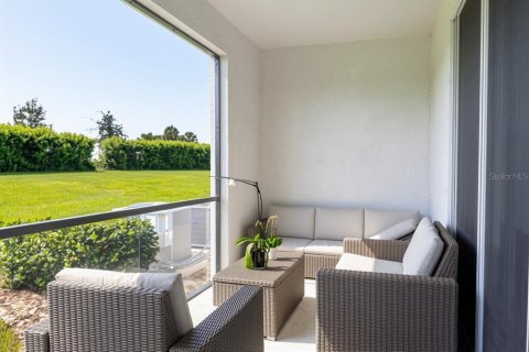 Touwnhouse à vendre à Bradenton, Floride: 3 chambres, 158.12 m2 № 2312526 - photo 11
