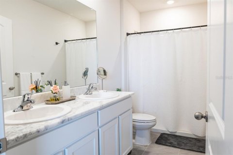 Touwnhouse à vendre à Bradenton, Floride: 3 chambres, 158.12 m2 № 2312526 - photo 14