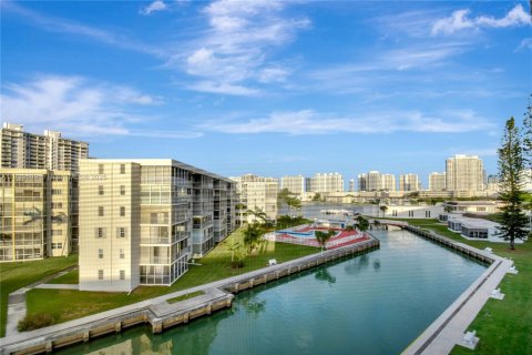 Condominio en venta en Aventura, Florida, 2 dormitorios, 100.61 m2 № 1482928 - foto 19