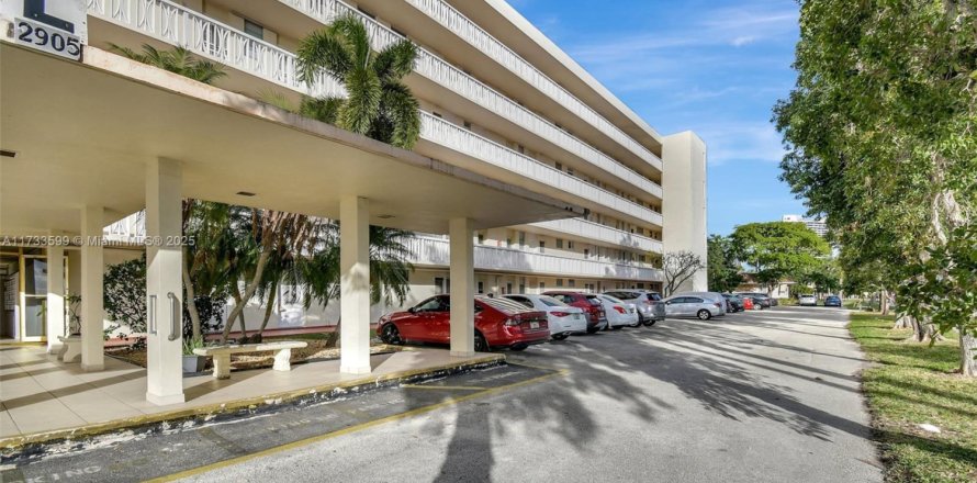 Condominio en Aventura, Florida, 2 dormitorios  № 1482928